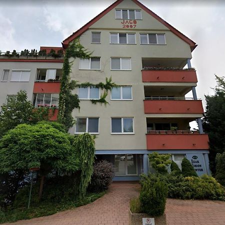 Alure Residences 2 & 24H Self Check-In, Parking In The Garage In The Apartment Building Included, New Building, Terrace, Green Location With A Forest Park With A Lake, Children'S Playground Banská Bystrica Exterior foto