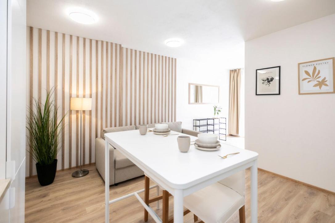 Alure Residences 2 & 24H Self Check-In, Parking In The Garage In The Apartment Building Included, New Building, Terrace, Green Location With A Forest Park With A Lake, Children'S Playground Banská Bystrica Exterior foto